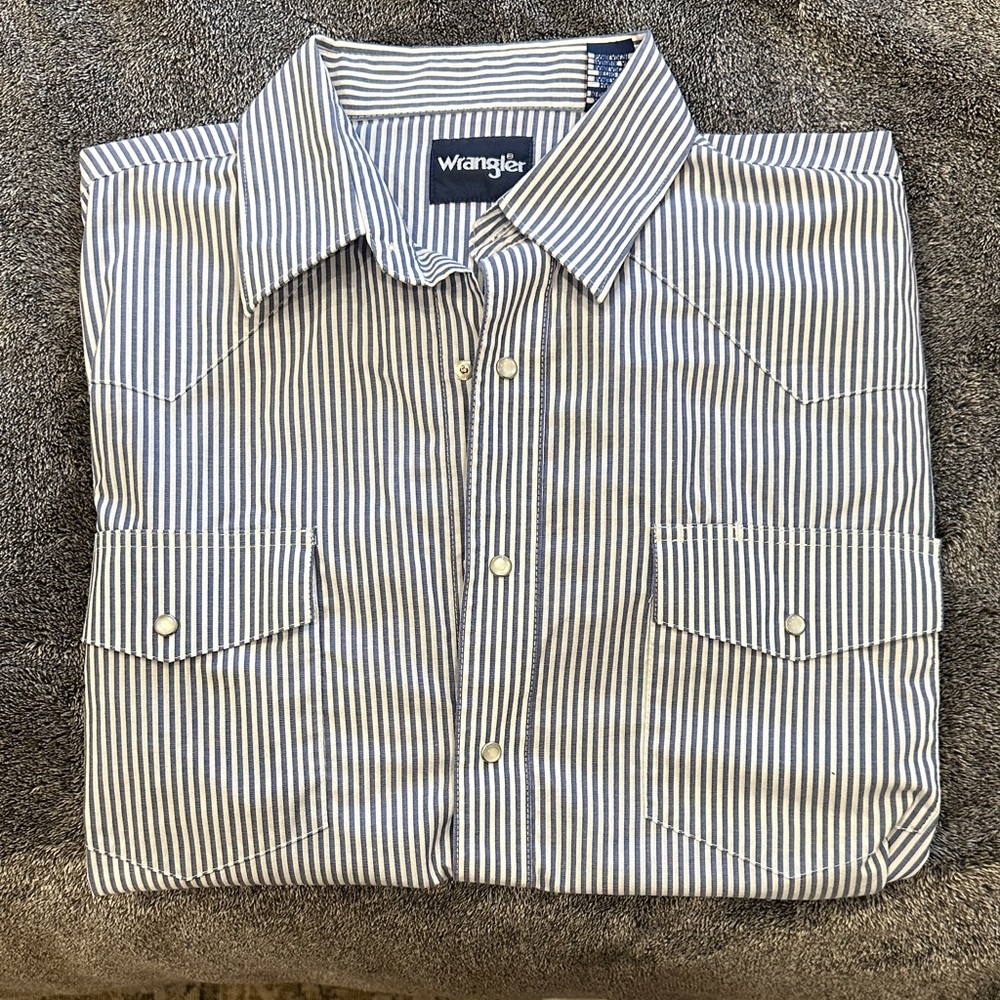 Wrangler Men's Navy and White Striped Western pearl snap shirt